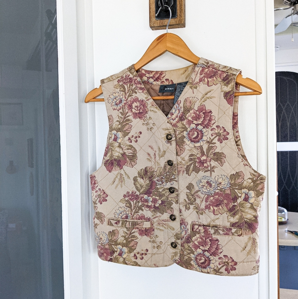 Liz Wear vintage quilted floral vest - Picture 4 of 9